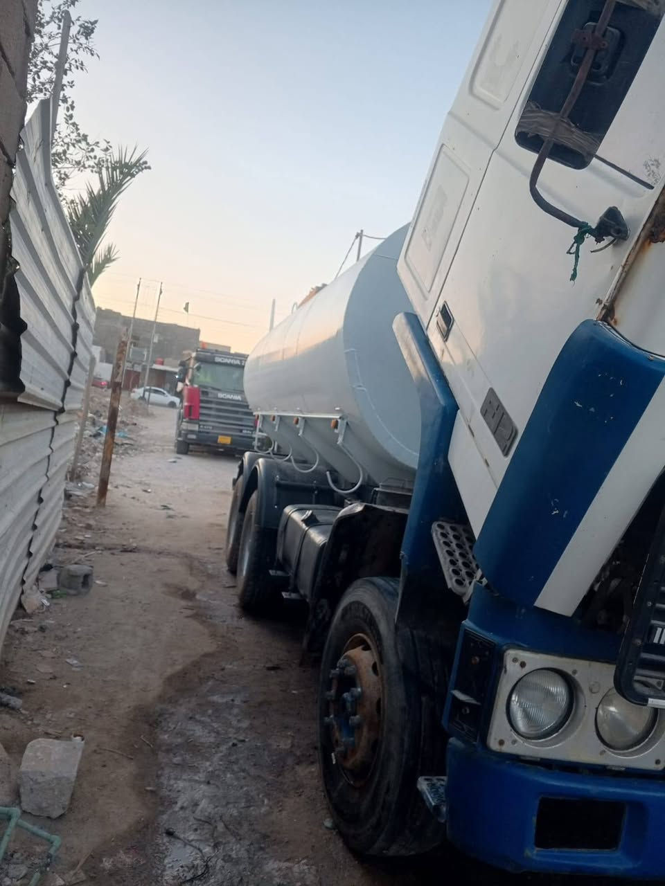 السلام عليكم فالفو للبيع جاهزه من كلشي تخم تاير جديد باتريات جديد تانكي جديد قماره نضيفه داخل جديد شاصي مكفول جاهزه من كلشي تانكي 20 طن سعر 160 وبي مجال ***********
