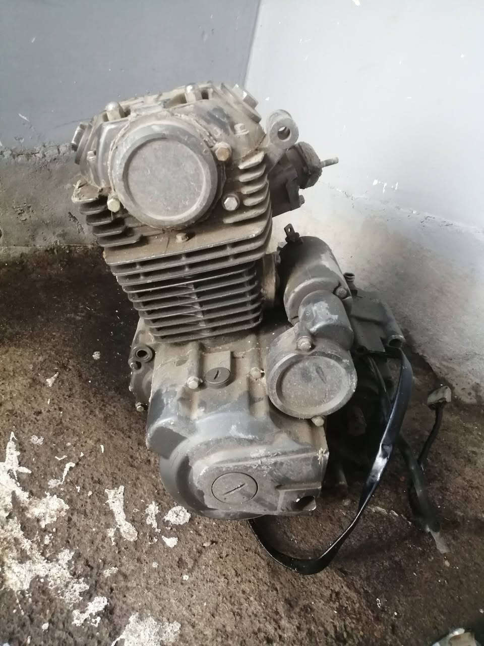 سلام عليكم محرك كيواي للبيع.. س 175بي مجال بسيط مكاني دوميز بل 55..... رقم الهاتف.. ***********
