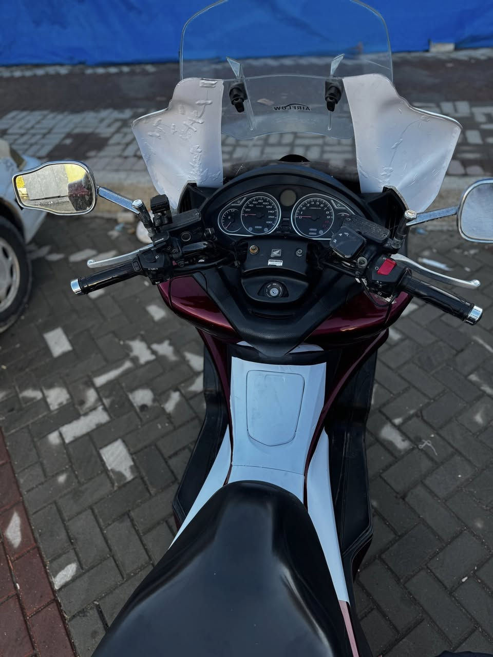 السلام عليكم 
سلفر ونج GT ٤٠٠ مرقمه الدراجه مكفوله ما بيها لا نضوح لا تبخير دراجه خير من الله تاير خلفي جديد شاحن USP جامه قطعتين جنطه تابوت دراجه نضيفه ماشيه 43 
السعر ٤٠ وبيها مجال 
الرقم ***********
