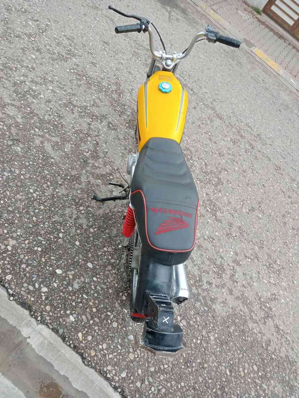 السلام عليكم متاح دراجه انتنس موديل 25 اي عيب ما بي سعر 475 بي مجال بسيط بسيط ابو ال 400 لا تجيني رقم ***********
