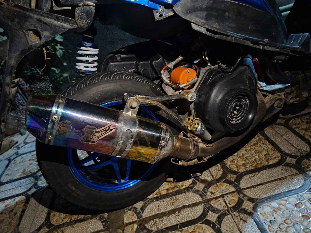 السلام عليكم ورحمته الله وبركاتهُ

دراجه ياماها ماكس 
RS100CC SCOOTE

دراجه مزوده تزويد خارجي بل كامل وشويه داخلي 
 
💙 التزويد الخارجي :

🔹️ كِفرات لو سمائي 

🔹️وياله تزويد نجمه ازرك 

🔹 ️قبق عمبار تزويد لون ازرك 

🔹 ️يدات بريك لون ازرك تزويد

🔹️ دبل تزويد ازرك رياضي ابو بطل داخلي 

🔹️ دبلات اماميه زويد ام البطل ازرك

♦️  ستانه تزويد 7 الوان

💥  صالنصه رياضي 7 الوان حلك عريض 

🟡  قطره دهن لون ذهبي
 
         دشبول بلونين 
🔷️  لون ازرق
🔶️ لو برتقالي

التزويد الداخلي :

⚫️   شوته 4 ولفات

🟢  كابريتر  AHE PD22J

🟢 روله اصليه بلادي AHE 250 طول ذراع 88.5mm 

🟡  بوشه او سلندر بلادي 49 TMMP

🟡  كَور او راس سلندر بلادي TMMP سحب 22 و العادم 20 

  كلجات رياضي

🟢  الامامي كلج رياضي AHE
 
🟡  الخلفي FCS تايواني 

🟢  قايش اصلي كتان AHE

♦️ملف كامل ( وليس ابو ربع )

      بلك رياضي سبع الوان 

♦️ راس بلك رياضي تايواني احمر

  ضفيره جديده اصلي درجه اولى 

دراجه مجفته جديد ومتكامله مابيه اي نقص ولا برغي من تاير للتاير ومناقصه غير نواعم 
شغال كلشي بيه من وكهربائيات لاتنقيص ولا تبخير ولا اي صوت يطلع منه تجي تشوف وتفحص وانطيك ضمان لاتطفي بيك بشارع ولا شي ومتفيلسه على 
 كيج. فلر بل سحب 0.15mm و عادم 0.13mm

 السعره ب660 الف

للتواصل 

مكاني : بابل / سده الهنديه 

رقمي : ***********

يوزر حساباتي 

انستكرام  : j_ha200

 تلكرام     : j_ha200
