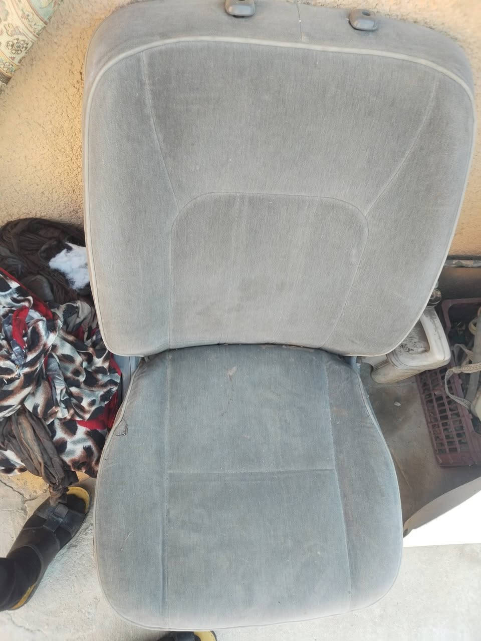 السلام عليكم
*********** 
غراض  جنبي وهايكر وفتون وهايسه للبيع
باب سلايت مال جنبيH2 موديل2019 بي طخه بسيطه مثل ما موضح بلصور الباب بلادي شركه السعر 250 الف
2 ماصدات جنبيH2. السعر 50 قفل
3 تجوات هايسه عدد 10  التجوه ب5
4 تجوات جنبي H2 عدد مفتوح سعر التجوه 5
5  كشن يصير اباب السلايت الكبير ب٧٥ ولصغير ب 35
6  كشن قلاب جنبي H2 ب 30
7 بكَ لايتات هايكَر زوج اصليات واحد بي كسر واحد جديد كلش السعر 100
8 شباك هايسه قديم السعر 20 الف
9 جام فتون اج وان مال الصفاح هوه ولسجج مالته
10 تجوات فتون القطعه ب5
11  بطانه باب سلايت جنبيH2  السعر 40 الف
12 قواعد مراوح جنبي H2
