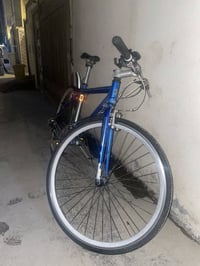 باسكل للبيع المنيوم خفيف يعني يطير اسمه c700 الكير مالته شغال سبعه كير...