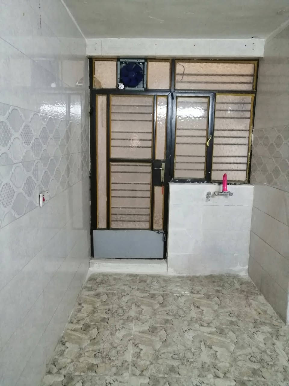 #الدار_للبيع في الدوره الرواد حي الزهراء (مقابيل بانزين خانه الغفران)
البيت طابو صرف بيت بناء لسنه 2024
يحتوي البيت ع مدخلين.
طابق ونص 
مساحته ٨٨متر واجهة 4.ونص نزال 20
3نوم واستقبال ومطبخ مجمع صحيات
السعر 160
وقابل للتفاوض الاستفسار أكثر *********** واتصال او واتساب َمكتب الشمري للوساطة العقاريه
