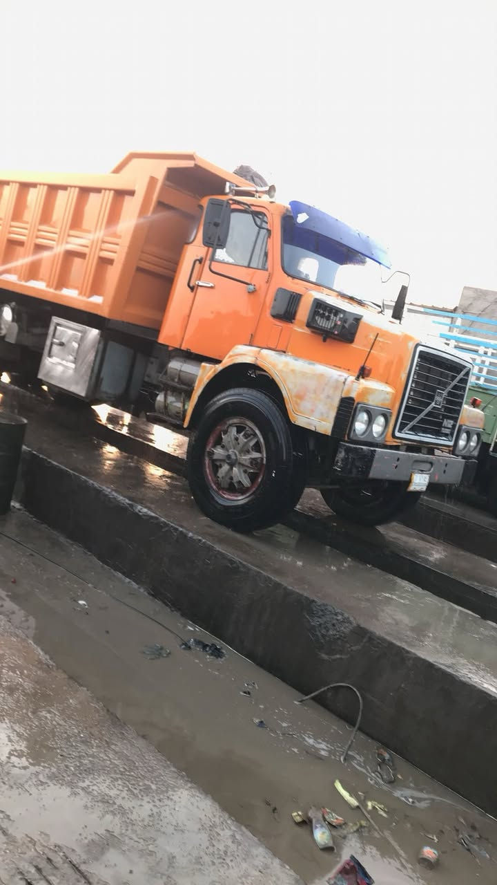 السلام عليكم للبيع فالفو موديل ٨٢ مكينه 10N كير 4/4 خير من الله كوله بلاديه رقم مثنى بااسمي تبريد شغال للاستفسار 📞 ..***********
