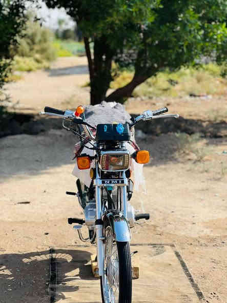 سلام عليكم. يالله. نامه شلامجه البيع  مديل.  23.طالعه. بل. 24. دراجه.  كلشي.  شغال. بيه مكينه  كفاله.  عامه. دراجه.  تخبل.    اوراق. اصولي.  دراجه. مدكوكه.  براد.  عوزه.  بس. رقم.   السعر. ب 1300 وبيه. مجال. الشراي. *********** هاذا. رقمي. اتصل. علي  وبيك. خير ودلل مكاني. قلعه سكر
