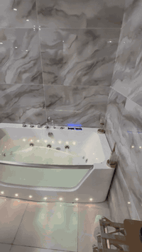 ‏السلام عليكم عندي ساونه جديده ممستخدمه تتسع ٤اشخاص وجاكوزي جديد ايضاً...