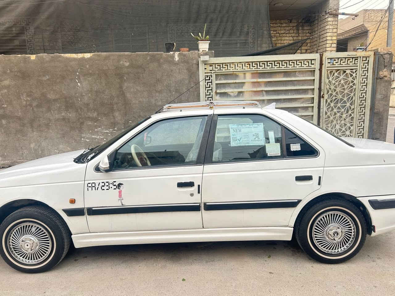 السلام عليكم للبيع فقط 
بيجو بارص 2015خصوصي ابيضّ رقم إنكليزي كامله باسمي تحويل ثاني يوم مكفوله كفاله عامه عده الهلالات الخلفيه كير مكينه خير من الله لا تنقيص ولا تبخير 
تجفيت جديد كامل شركه صدر امامي خلفي جديد
شادلها منضومه زنون ابيضّ دوشمه جديده تخم تايرات خط ابيضّ جديد سستم شاشه وسماعات وكامره 
السعر  50 $.   وبيها مجال 
العنوان الامين الثانيه شارع الأرامل                                          
    هـ   ***********
