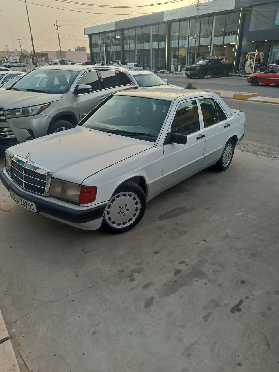 🚗 للبيع: مرسيدس 190 (طيارين) موديل 1990 🚗
​السيارة بنظافة ممتازة وجاهزة للاستخدام، ومواصفاتها كالتالي:
​المحرك: بلاد (بحالة ممتازة).
​الموديل: 1990.
​الأوراق: السنوية باسمي (تحويل مباشر).
​السعر: 57 وبيه مجال شوية للطيبين.
​📞 للاستفسار والتواصل:
​للمزيد من التفاصيل أو المعاينة، يرجى الاتصال على الرقم:
📱 ***********
