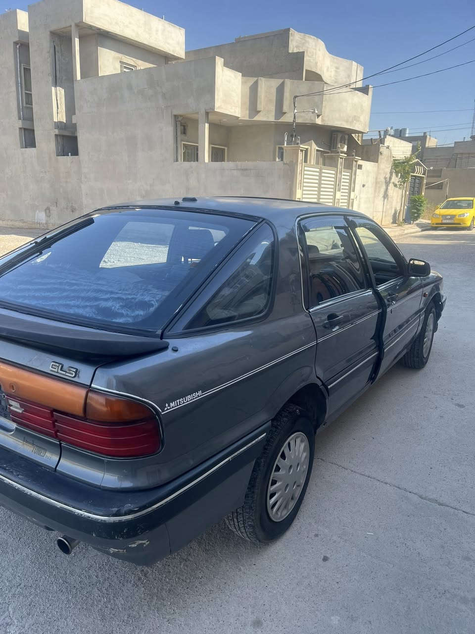 مستبوشي كلنت موديل 1991 للبيع 
رقم نينوى الماني 
ما بيها صبغ 
سنوية الى  2028
باسمي السياره 
تبريد تدفئه شغال 
السعر 38
للتواصل ***********
***********
