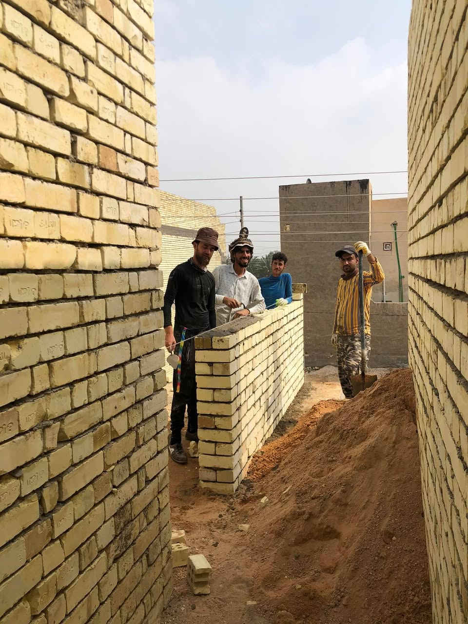 السلام عليكم خلفه بناء طابوك بلوك فرمستون متفرغ حالياا كربلاء ***********
