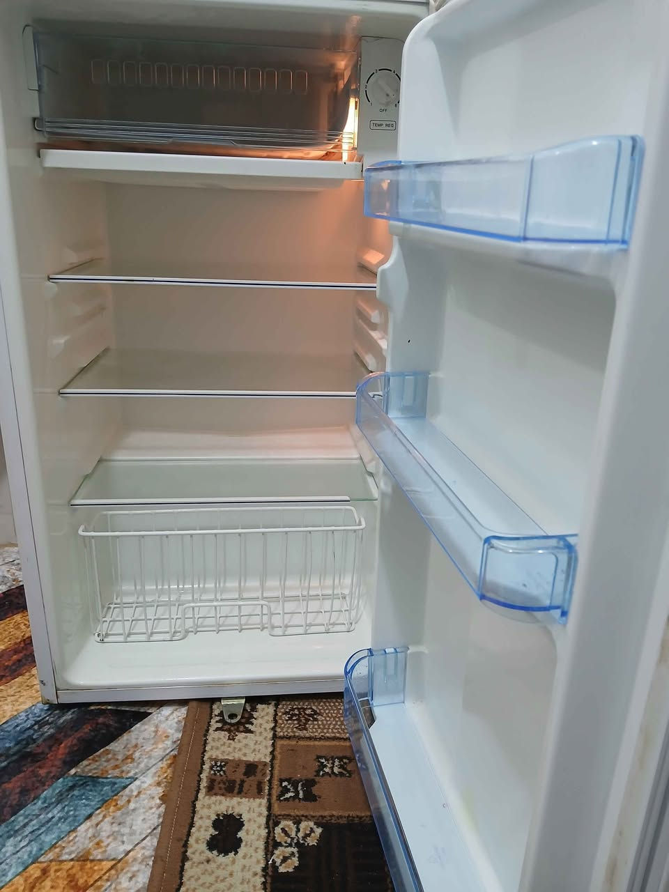 ثلاجة ميديا حجم ٥ قدم استعمال قليل جدا وشغالات فول سعر ٨٠ الف عنوان مدينة الصدر حي الصدرين موبايل *********** بغداد, العراق
