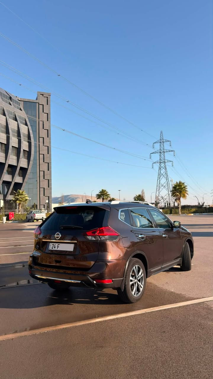 سلام عليكم
للبيع او المراوس
‏Nissan X-TRIAL Platinum 2018
نيسان اكستريل 2018 بلاتينيوم لون مميز 🤎

سعرها 188 وبيها مجال 

خليجي مكفولة من الصبغ والتبديل والحادث
 اعلى فئة للاخير 
صفر شركة مهند

سيارة مال بيت ما ناقصها مصرف  دينار 

كير ومكينة وتبريد بشرط 
دهن يتبدل بوقته وما محتاجه مصرف نص دينار 
ماشية 82 ميل (يعني 132 الف  كيلو متر)

فول الفول

بانوراما
دفع رباعي تحكمات
بصمة تشغيل
كاميرات 360 درجة
هاندبريك بصمة
صندوك كهربائي
لايت زينون دوار
رادار امامي 
رادار جانبي ونقاط عمياء
رادار خلفي 
محافظة على المسار
سستم صوت Bose
رادار قرائة اشارات مروريه للسرعه واظهارها على شاشة السائق
رادار لاين اسيست(تحذير الخروج عن مسار الطريق)
أوتو بريك تفاعلي امامي وخلفي
كشنات امامي كهرباء 
كشنات امامي تدفئة
بصمة ابواب
كشنات خلفي تدفئة
تدفئة ستيرن
محافظة على المسار
اوتو هولد
مانع انحدار
داخل بيجي
بلاجكتور
وضع ECO اقتصادي
كشنات جلد
حساسات 
مرايات كهربائية شفط
زراك لايت

وباقي مواصفاتها المعروفه

رقم تلفون
 ***********
***********
