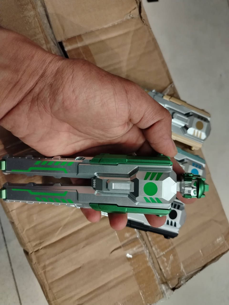 بسم الله
متوفرات هالجمال جديد ختم اصلي كبس شركة حجم كبير ووزن ثقيل وتفاصيل كلش دقيقة مثل ما واضح بالصور بكج كامل ٤ قطع رجل الي او متحولون القطعه الوحده تجي بيها قلمين الارجل يتحولن الى قلم


**إذا كنت صاحب هذا الإعلان وتريد حذفه لأي سبب، رجاءا أرسل رسالة إلى الدعم الفني**