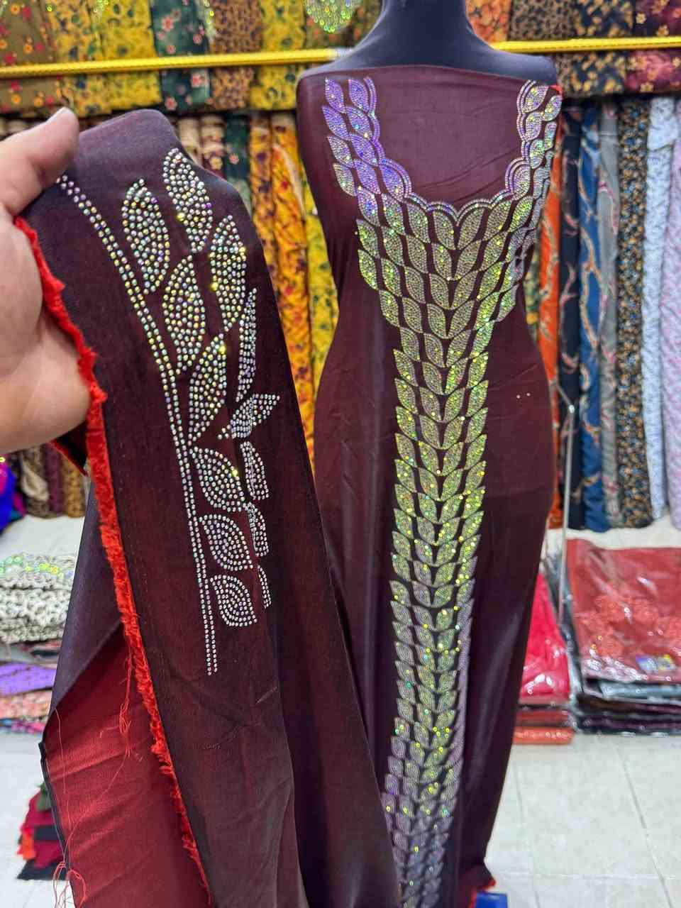 كشمير ماڤي ماڤي مايباخ الاصلي🌷
قطعه مترين ونص مطرز ستراس حراري الاصلي بالطول مع الردن

السعر جدا مناسب قطعه فقط 13.000 

متوفر على ١٢لون وعلى أكثر من ٢٠ موديل ستراس 
اختاري الون والبصمه واحنه نشتغلها الج 💗

توصيل كركوك 3 محافظات 5 
6قطعه توصيل مجاني 
12 قطعه ينحسب حساب درزن وتوصيل مجاني 🔥😍


**إذا كنت صاحب هذا الإعلان وتريد حذفه لأي سبب، رجاءا أرسل رسالة إلى الدعم الفني**