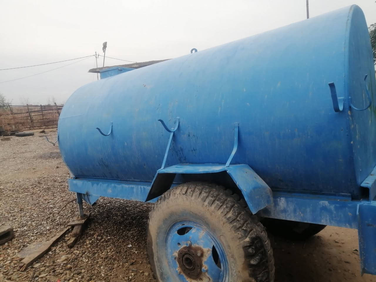 يوجد مقطوره سعة 5000لتر ماء للبيع السعر المطلوب 2.500مليون العنوان ناحية الزاب قرية الصباغيه هاتف ***********
