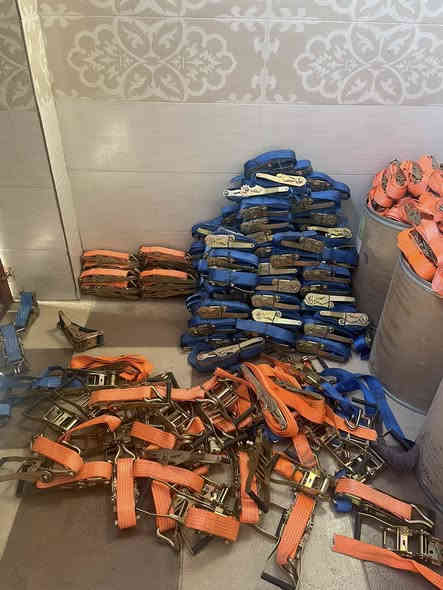 ڕاگیزی 
 * الحالة: وجبة جديدة، أصلية ونظيفة جداً.
 * الأحجام المتوفرة:
   *  (كبير)
   *  (متوسط)
 * الإضافة: حبل مجاني مع سعر "العصا/المقبض" فقط.
 * الأسعار (بالدينار العراقي على الأرجح):
   * الحجم الكبير: 5000 دينار.

   * الحجم المتوسط: 4000 دينار.
⬅️((سعر های ثابت بدون معاملة))➡️
 * تكلفة التوصيل:
   * السليمانية : 2500 دينار.
   * جميع المحافظات الأخرى : 5000 دينار.
 * لطلب الشراء: إرسال رقم الهاتف والعنوان إلى الأرقام التالية:
   * واتساب / فايبر: ***********
