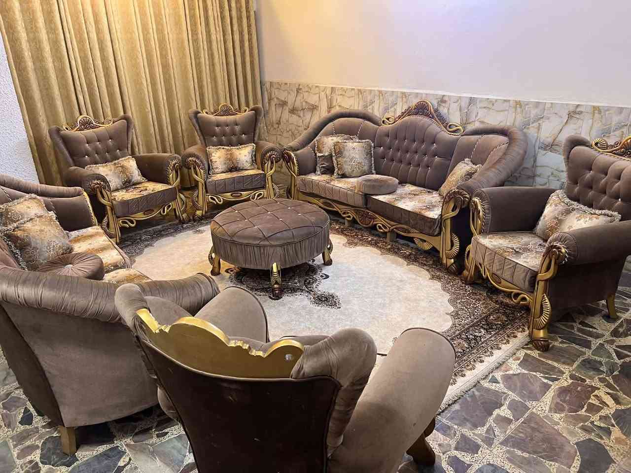 تخم زان 10مقاعد مع طبله وسطيه سعره مناسب مكان المنصور للتواصل ***********
