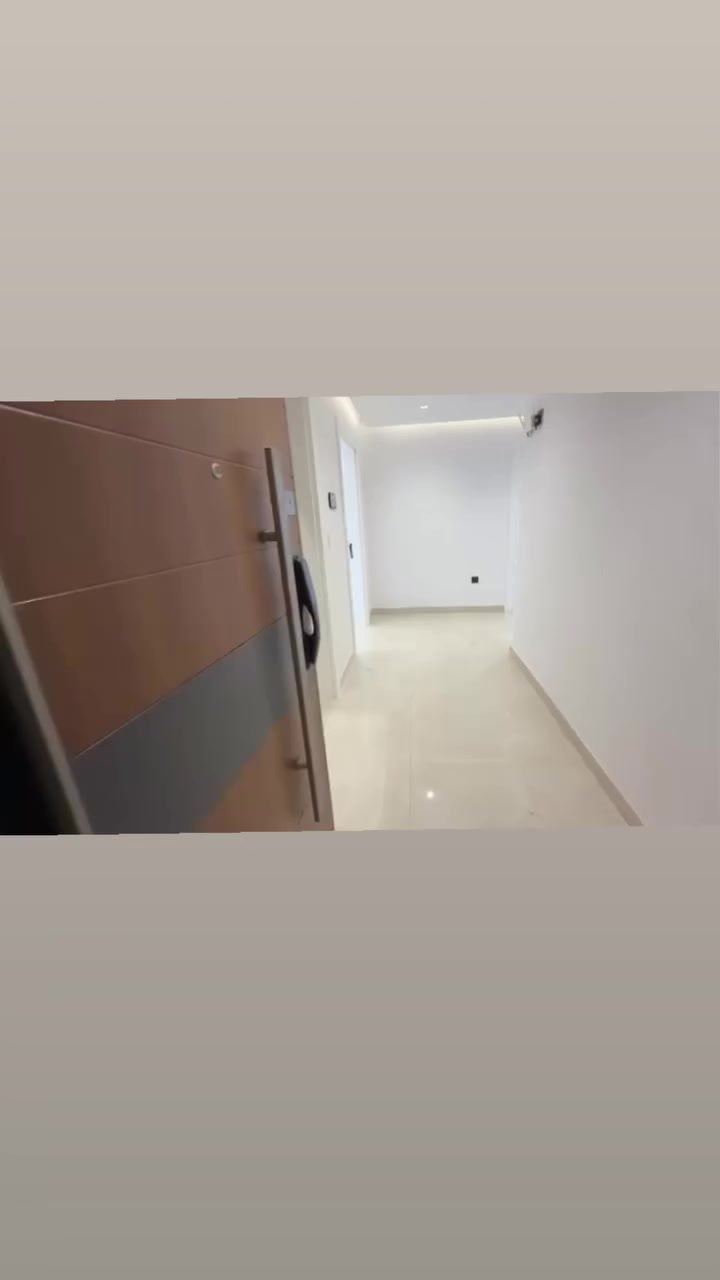 شقة للبيع في مجمع العبسلي
البناية: B2

الطابق: التاسع

المساحة: 137 م²

✨ مميزات الشقة:

 • مطبخ كامل جاهز

 • سبالت عدد كامل

 • نظام سمارت هوم

 • فيو مباشر على النهر

 • وإطلالة جزئية باتجاه مرقد الإمام الكاظم

للتواصل والاستفسار:***********
