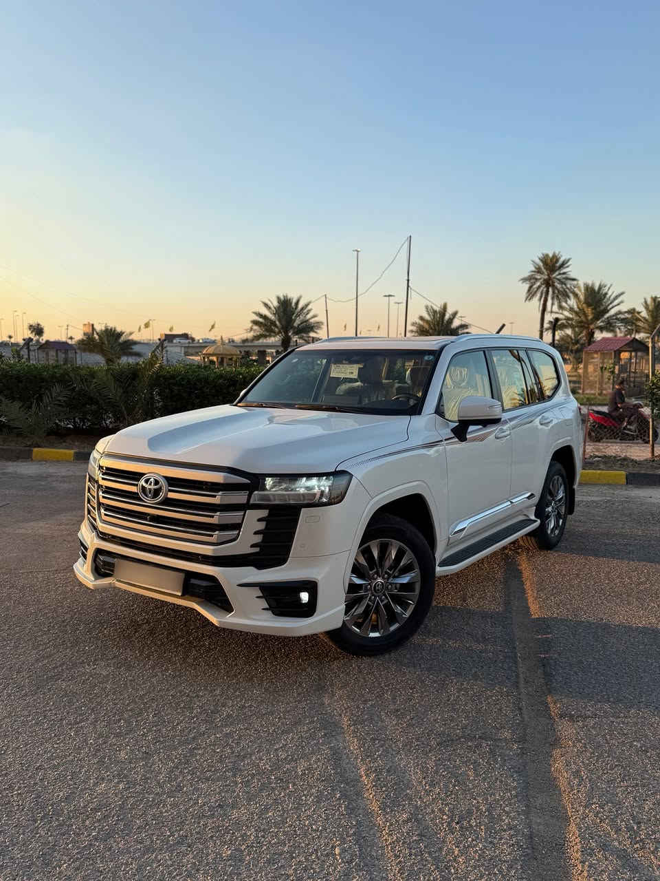 لاندكروزGXR limited 2024 
السيارة لمتد اصلية 
السيارة وكالة البريم باب اولا 
فول مواصفات 1/1 ورقم بغداد بأسمي
مكفولة من الصبغ والبارد والدبل كود
السعر 675$ وبيهه مجال بسيط للشراي 
مكان السيارة بغداد 
رقم الهاتف / واتساب :***********
