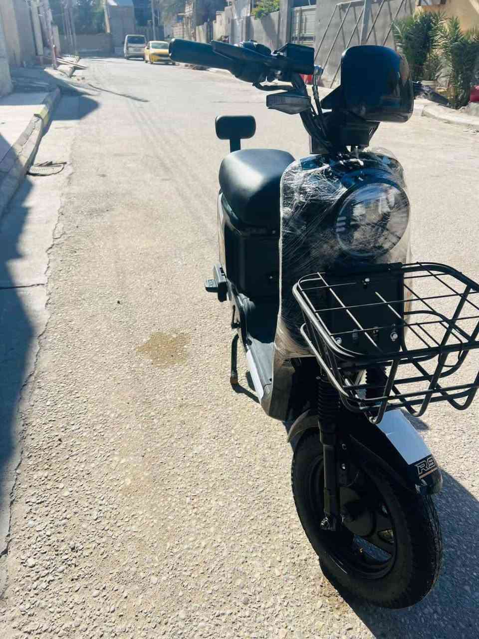 سلام عليكم
دراجه شحن R9
دراجه جديده صاله اقل شهر بطاريات جديدات  بيه حساسات بره و كدامه تشغيل علا بعدد 
عنوان ناصريه حي اريدو 
رقم ***********
