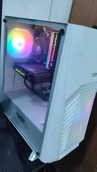 كيس للبيع  فقط  CPU©️ Intel i5 10400f RAM📼 16 black wolf rgb 3200 GPU📟...