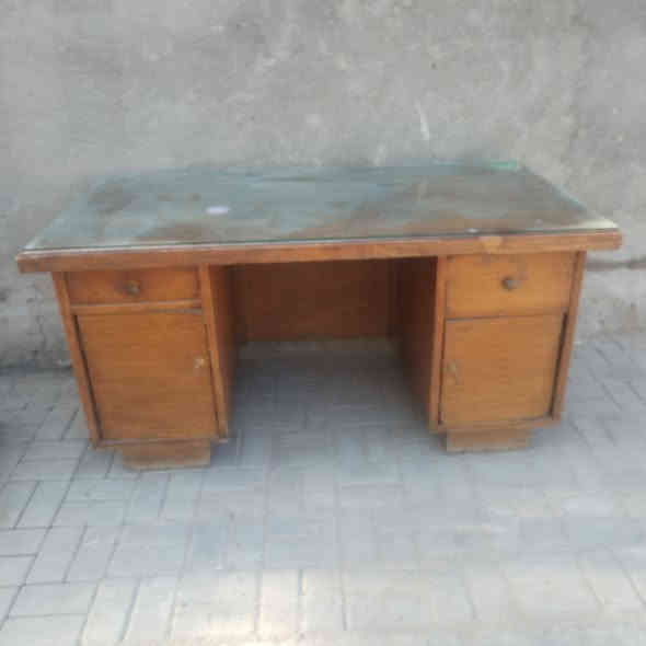 ميز مكتبي صاج خشب للبيع مكان#بغداد حي الكوفه مقابل ام الكبر الغزلان واكو توصيل بكروه داخل بغداد

***********
