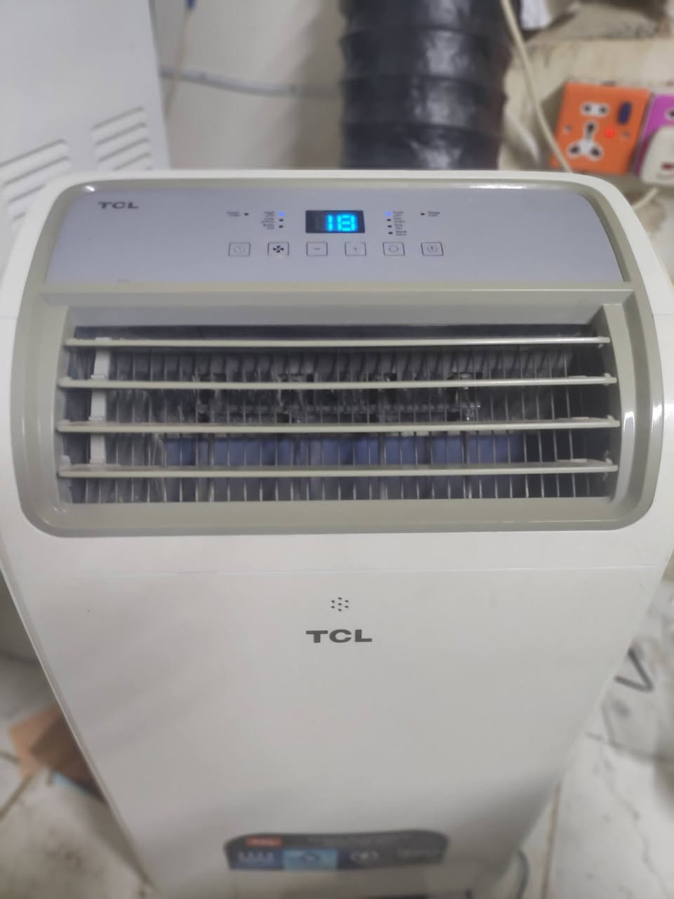 سبلت TCL
باله أصلي فولل تبريد يثلج ودفع جدا قوي 
يشتغل على مولد وغاز اقتصادي


**إذا كنت صاحب هذا الإعلان وتريد حذفه لأي سبب، رجاءا أرسل رسالة إلى الدعم الفني**