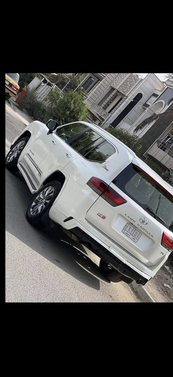 السلام عليكم 
لاندكروز ٢٠٢٢ vx بريم 
داخل بيجي جلد
عداد ليزري
رقم بغداد السياره بيها مكانات بارد بسيطه فقط السعر 57,000$
***********
