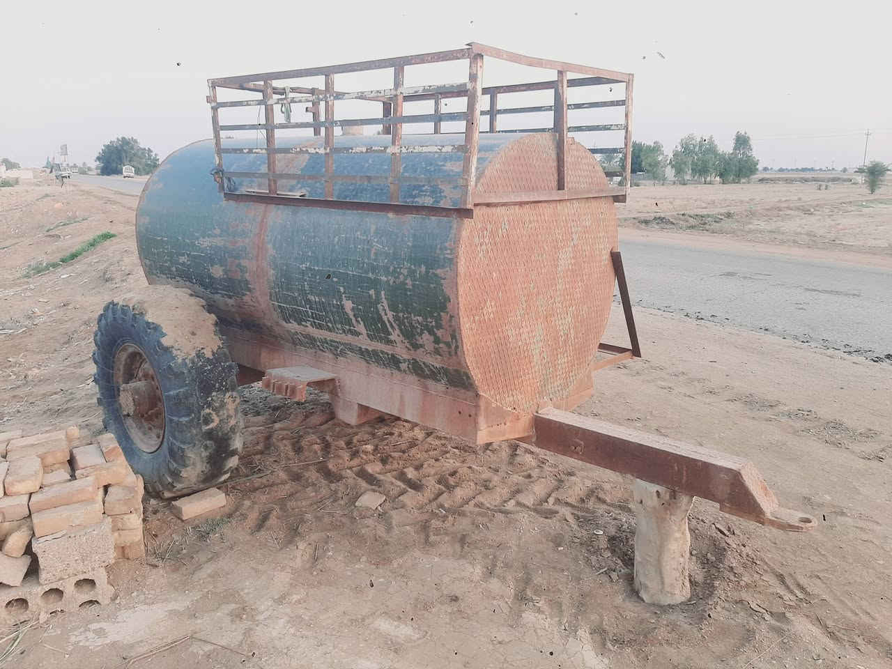 للبيع مقطوره سعه 2700 حديد مغلون شاصي 
جديد  جاهزه للعمل 
مكان بابل الخميسيه ***********
