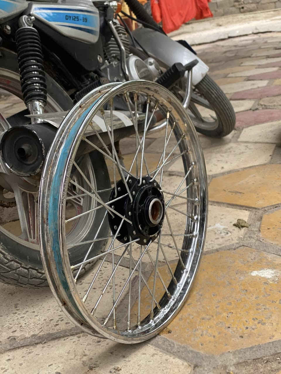 ويل للبيع
***********
مكاني طويريج
