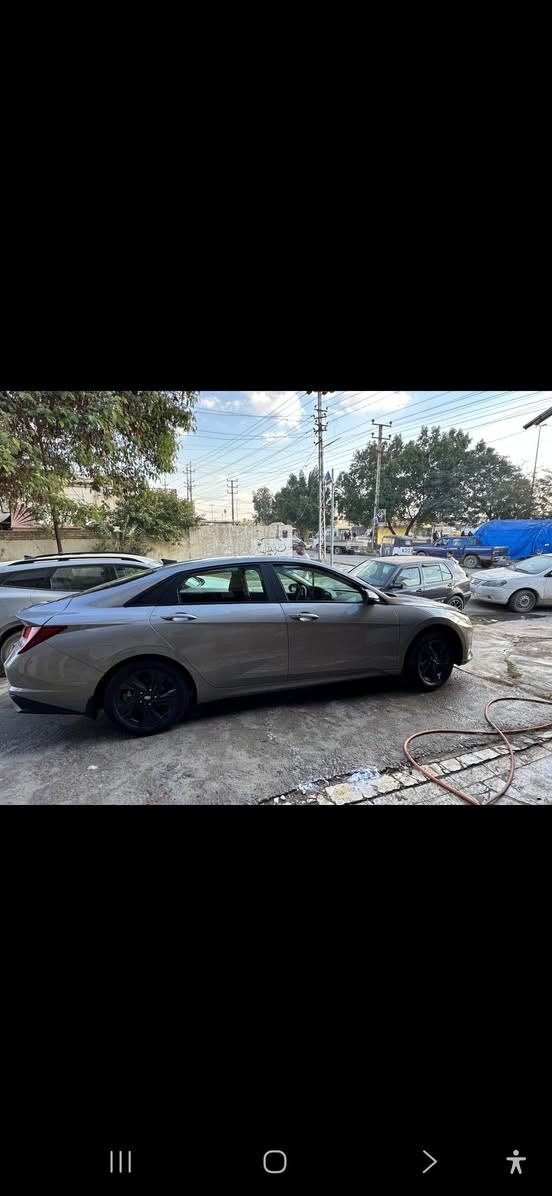 السلام عليكم ورحمة الله وبركاته 
هونداي النترا لون سلفر موديل ٢٠٢٢ وارد امريكي حادثه  بنيد امبدل  وجامل باب     بدون داخل  ارباك برده    ماشيه  ٥٠ ميل  رقم اربيل بسمي الشخصي تحويل مباشر العنوان بغداد زعفرانية  *********** بغداد, العراق
