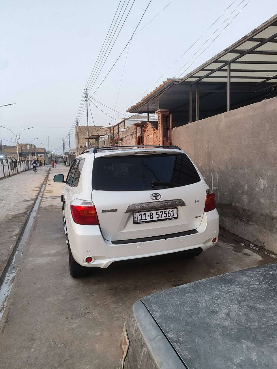 سلام عليكم للبيع تويوتا هايلاندر مديل 2009مكفوله كفاله عامه ما عده شويه تكحيل بسيط بل قماره سياره وارد كندي نص فول رقمه بغداد سنويه لل2029سياره بأسمي تحويل ثاني يوم سياره تدفئه تبريد 

مواصفات السياره

1محرك V6 3.5

2سياره دفع رباعي 

3حساسات خلفيه 

4كامره خلفيه 

5صندوك كهربائي 

6مثبت سرعه 

7تحكمات ستيرن 

8نظام ال ABSمانع الانزلاق 

9كشن السايق كهربائي 

10نظام نزول المنحدرات 

11. 7راكب Vip

12قطعتين تبريد 

وباقي المواصفات المعروفه سعر السياره 155وبيه مجال قليل مكان السياره ناصريه سوق الشيوخ رقم ***********والشراي بيه خير ويدلل
