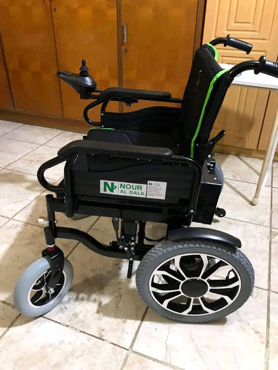 السلام عليكم كرسي كهربائي جديد الحجم الكبير بالكارتون يطبك ويصير بالسيارة بدون رفع البطاريات السعر 600 ألف للاستفسار الاتصال ‏‪***********‬‏ أو المراسلة ع الخاص
