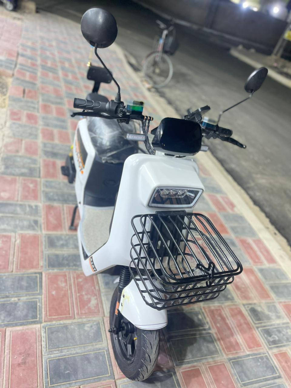 اسلام عليكم دراجه شحن A107. للبيع درجه موديل ٢٠٢٥ جديده فول موصفات بصمه  كله شغاله ٥باتري اكبار نضيفه سرعه ٧٠حقيي ملف ١٤٠٠ واط برك خلفي دهن درجه خير من الله سعره 550بي مجال بصيط توصل اتصال واتساب *********** مكاني كربلاء المقدسه
