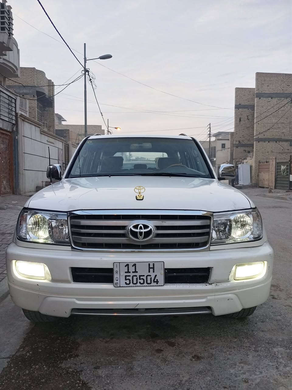 السلام عليكم للبيع او المراوس 
وين اليدور نضيف 
لاندكروز GXR 2006 ام العلامه المذهبه فول مواصفات السياره مكينه وكير جدد حداديتهه شرط اذا مو زيرو مو قبول 
بدون حادث صبغ قطعتين تبريد ثلج دركه صاج اصلي فتحه بصمه تشغيل عن بعد شاشه جبيره حساسات خلفي  7 راكب 3 قطع تبريد لايت  ناصي بلاجكتور كله منضومه زنون ماشيه 300 كم حقيقي ثلاجه وصطيه السياره جاهزه ما بيهه اي نقص رقم بغداد الدولي بسمنه تحويل مباشر سنويه لل29 السياره جديده بمعنى الكلمه واحله من الصور 
عنوان السياره بغداد مدينه الصدر 
السعر خاص
الاستفسار ***********ابوسجاد
