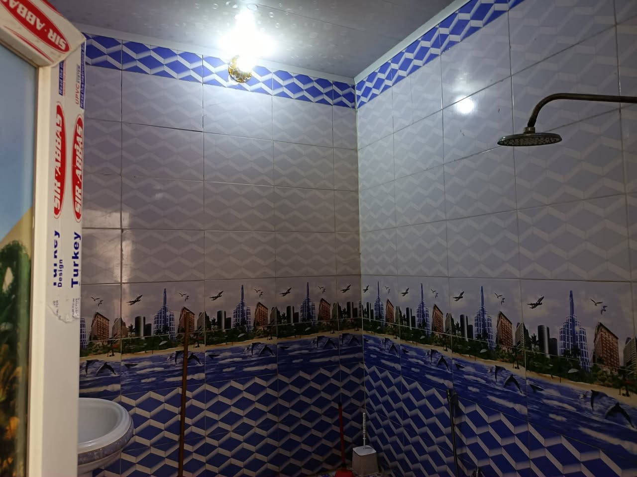 ياالله بيت البيع يتكون من غرفتين وصاله وحمام داخلي وخارجي كونكريت جسور مخفيه ودنك بل كدام كهرباء دفن بيت صدك تعبان عليه ابلوك درجه اولاه ثمن زروف المساحه 170متر مسجل بل بلديه بل زراعي والستفسار اكثر اتصال على هاذه الرقم*********** @إشارة
