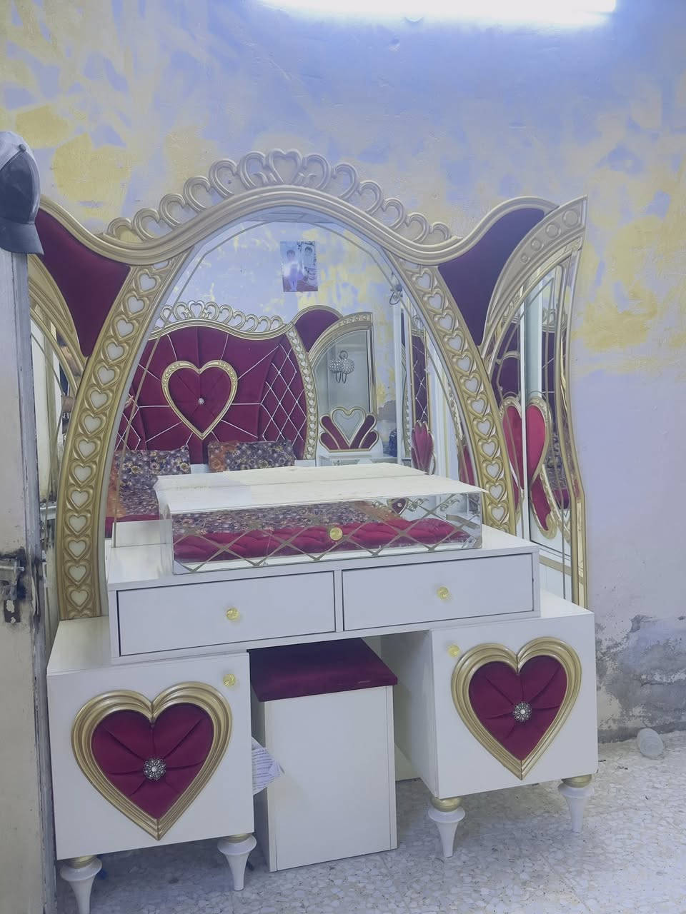 غرفه تركيه للبيع 
المكان مدينه الصدر 
السعر 350 وبيه مجال قليل 
***********
