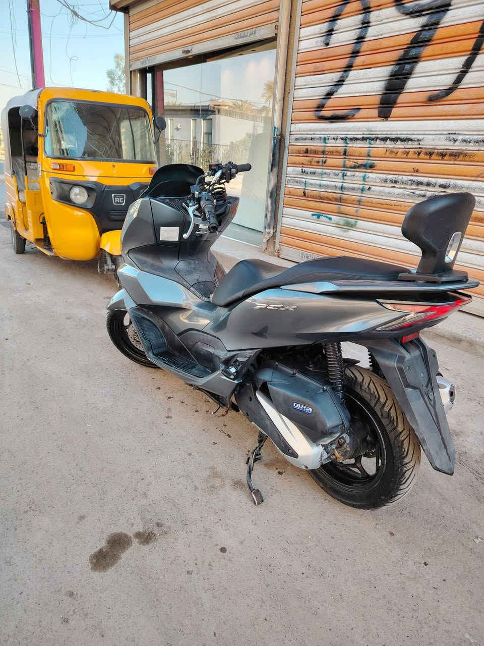 سلام عليكم بي ساكس جيل 4 لربع بصمه كفاله لسعر 17 مكاني بغداد زعفرنيه رقمي *********** لبيع او مروس
