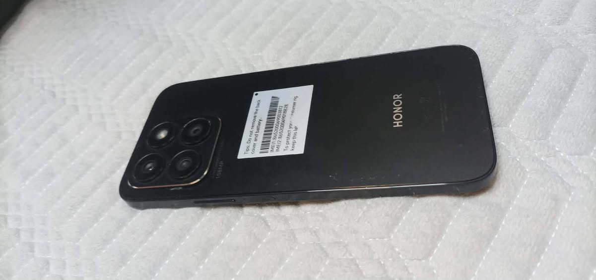 للبيع 
هونر x8b موبايل شرط فقط بي شخط زغير كلش بلشاشه ما مأثر وما مبين اصلاً
ذاكره 512 رام16
مكاني حي صدام 
سعر 190 وبي مجال حك جيتك 
رقمي ***********
