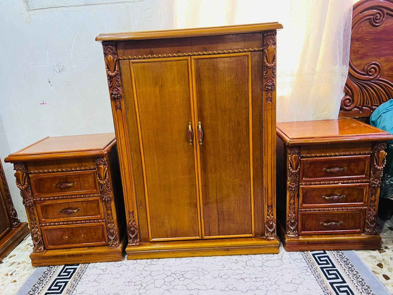 سلام عليكم غرفه نجاره نضيفه للبيع سعر مليونين وبيه مجال رقم الهاتف ***********
