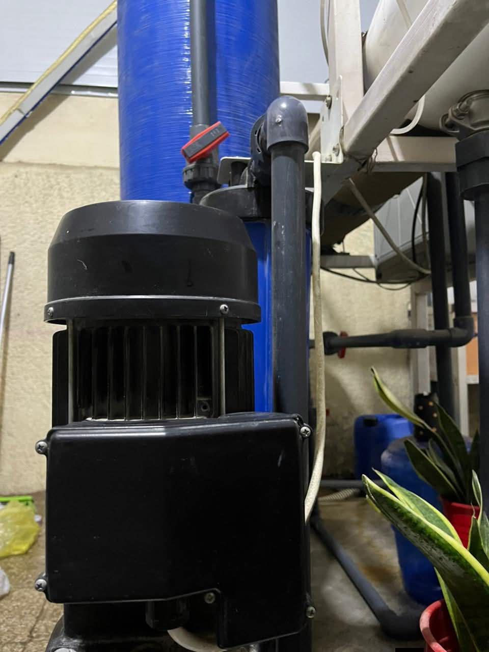 السلام عليكم محطة للبيع انتاج الف لتر في الساعه ماطورات ايطالي اوتوماتيك  مع ماطور صب مع بوستر هو يشتغل عند فتح الكاك  مع ماطورين للتصفيه و مع ماطور يترس تانكي  الاطفاء و طوافات اوتوماتيك كهربائيه مع خزانات عدد ٢ كل خزان ٣ الف لتر مع ميز ستيل  الممبر نظيف استخدام موسم  نظيفه الاملاح من ٦-٩ العنوان   /واسط قضاء الاحرار/للاستفسار ***********
*********** وعدي توصيل حسب الاتفاق
