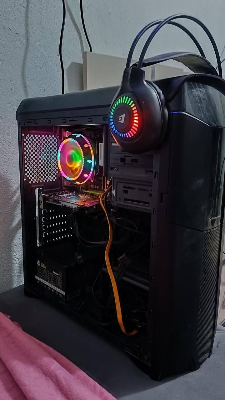 سلام عليكم تجميعه البيع و مراوس بايفون المواصفات 
المعالج Intel(R) Xeon(R) CPU E5-2420 0 @ 1.90GHz   1.90 GHz
ذاكرة RAM المثبتة ‏‏16.0 غيغابايت
مساحة التخزين 466 GB HDD WDC WD5000BPVT-24HXZT3, 112 GB SSD Bestoss S201 120GB
بطاقة الرسومات Radeon RX 470 Series (4 GB)
معرف الجهاز 4D82712A-0DCD-4B79-8528-E6CD27EA8AF6
معرّف المنتج 00330-80000-00000-AA093
نوع النظام نظام تشغيل بإصدار 64 بت ومعالج يستند إلى x64
القلم واللمس لا يتوفر إدخال باللمس أو بالقلم لجهاز العرض هذا


**إذا كنت صاحب هذا الإعلان وتريد حذفه لأي سبب، رجاءا أرسل رسالة إلى الدعم الفني**