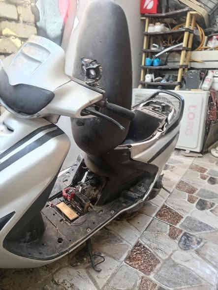 دراجه فراشه كل شي نظيف بيه كفرات جديده عوزه بس تجفيت دراجه الله شاهد نظيفه ب100 وبيه مجال مستعجل ع البيع هذا رقم واتساب ***********
