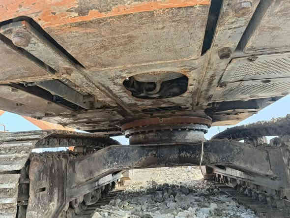 سلام عليكم حفاره فايف موديل 2000 سنويه تسعه وعشرين  حداده نظيفه ومكينه جديده زنجيل نظيفات كترول جديد مظخه جديده مكينه جازه العمل كامله السعر 200 ورقه وانه مكلف بل نشر *********** نتصال عله هاذ الرقم صاحب الحفاره
