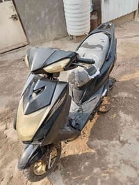 سكنس صيني للبيع ما جاي صعد بانزين يعني ابيع كوم حديد سعره 175وبيه مجال...