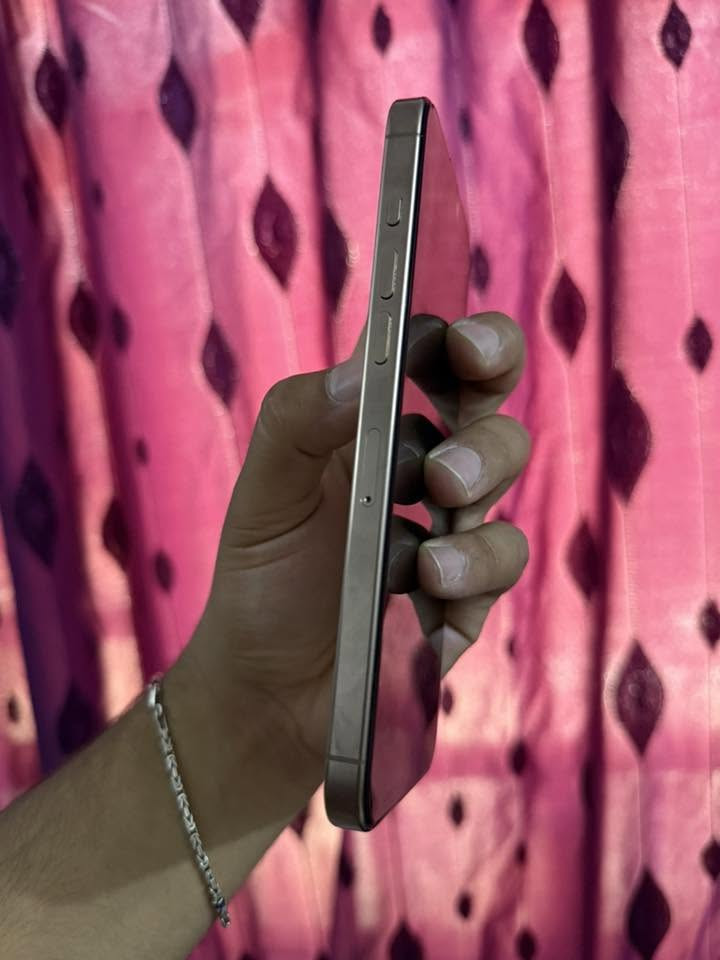 ايفون 📲 16
نظيف جداً استخدام مال بيت 
بطاريتة 90
ذاكرة 256
سعرة 1250 وبي مجال بسيط
مكاني تقاطع الدرويش 

وال ايباد 9 للبيع سعرة 350
ذاكرتة 64 هم نظيف كلشش 
وبعدة بداخل الضمان 

رقم التلفون ***********
