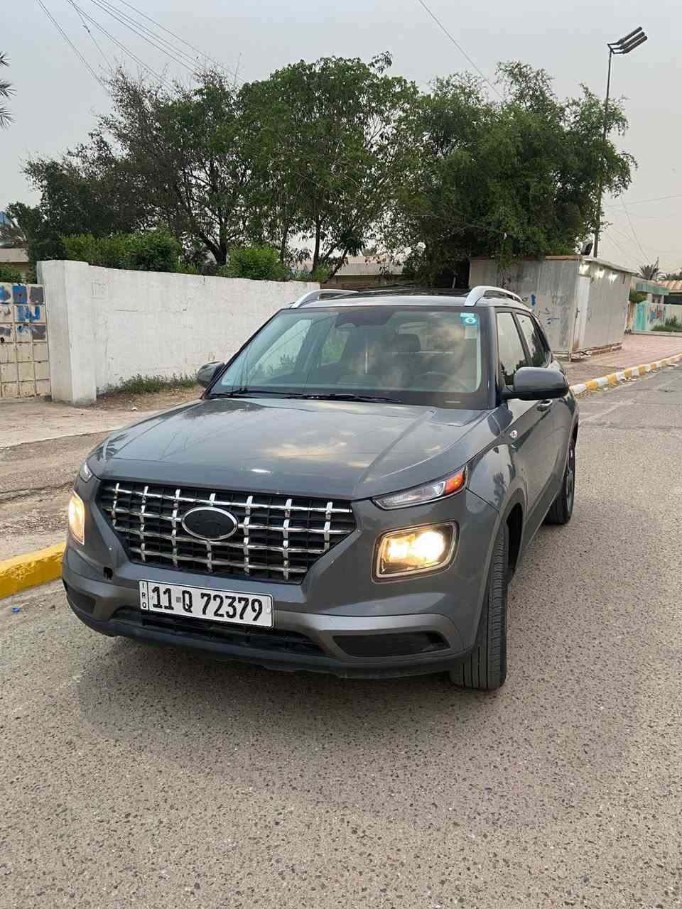 السلام عليكم 
هونداي فينيو للبيع 
موديل 2023 
ماشية 17000 mi
المواصفات:-
شاشة كاربلاي 
رادارات امامي خلفي 
داخل لونين 
فتحة سقف 
تبريد ثلج 
حادثها بنيد مبدل ومصبوغ ودعامية هم مصبوغة بدون شواصي بدون ايرباك 
السعر ١٤٠ وبيها مجال 
مكان السيارة بغداد شارع فلسطين 
***********
