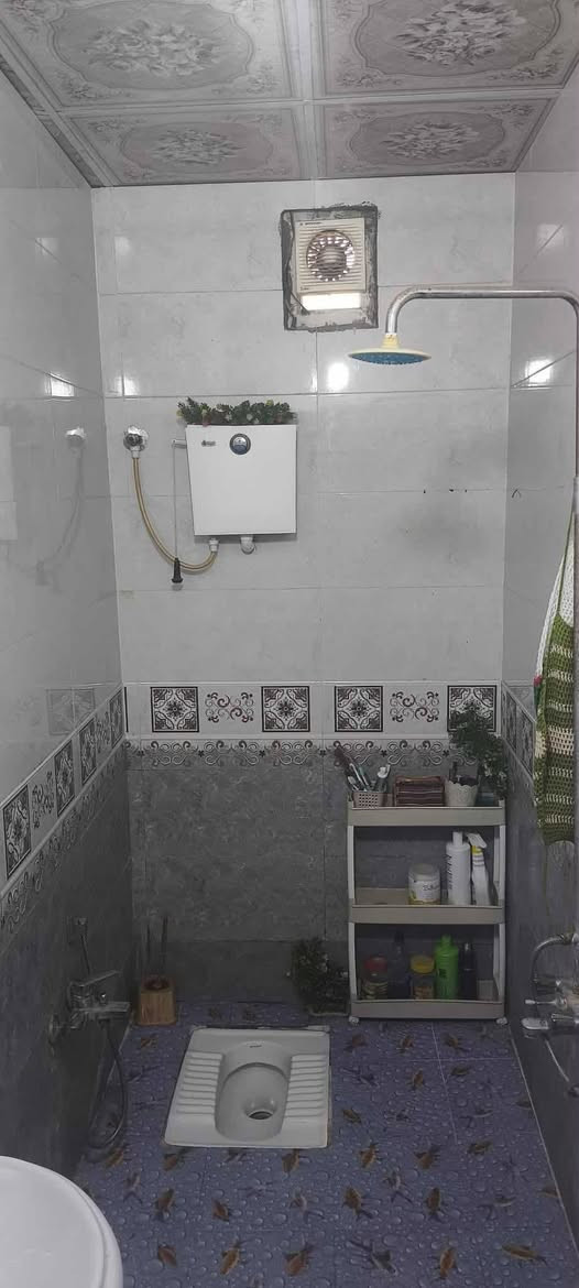بيت 55 متر ركن للبيع
غرفه صاله مطبخ صحيات اساس كونكريت سقف كونكريت كامل سيراميك كاشي سقوف ثانويه شارع المطار القديم الجامع الذهبي سعر 24 بي مجال  *********** النجف, العراق
