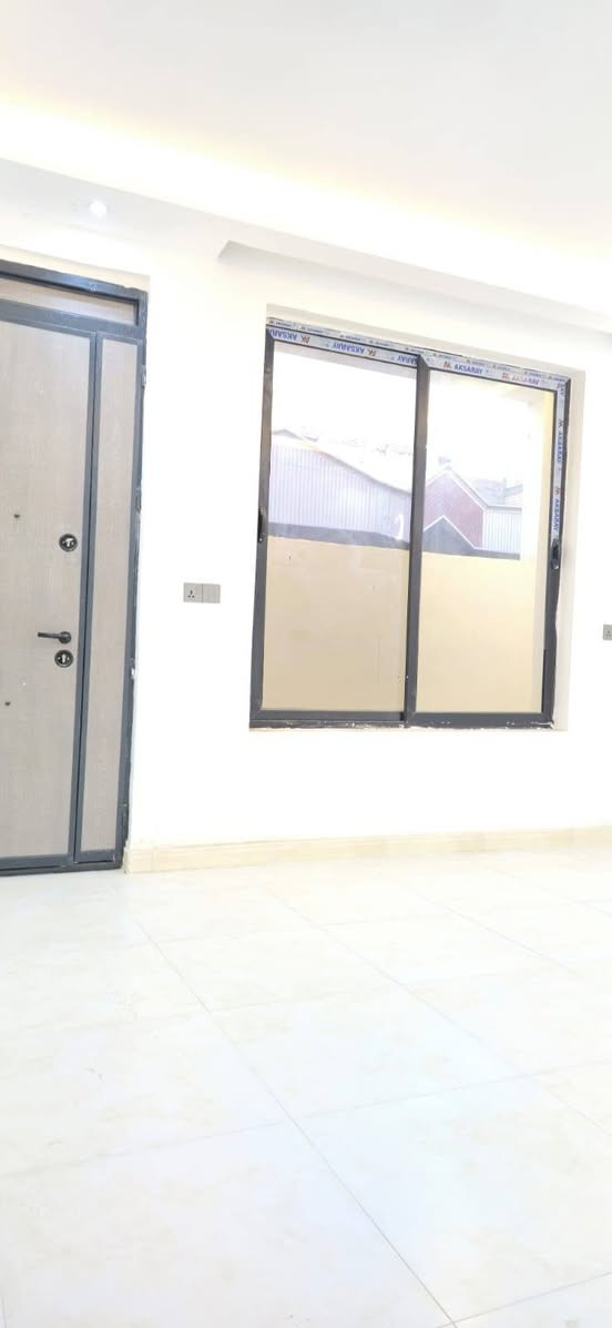 #لدينا_دار_للبيع مساحه 50 متر واجهه 5  ونزال 10 طابو زراعي سند 25 قرار محكمه البيت يحتوي على2 غرف نوم  وستقبال ومطبخ  العنوان بغداد الدورة مدخل البوعيثه مجمع السلطان الاول 
هاتف ***********
